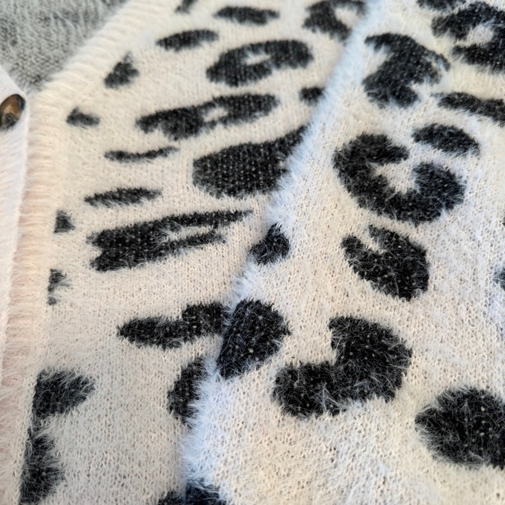BTFBM Leopard Print V-Neck Cardigan Sweater 3 Buttons Size L Oversized - Picture 6 of 8